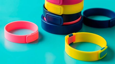 Bracelets événementiels personnalisés : un outil efficace pour le branding de marque bracelets plastique